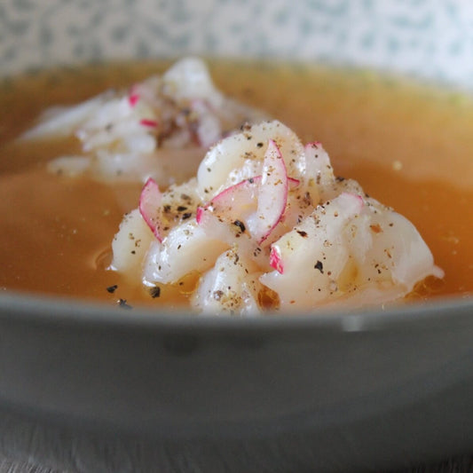 Noix de st jacques gastronomique : Roses de Saint-Jacques & bouillon de crevettes